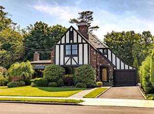 5 Narwood Ct, Merrick, NY 11566