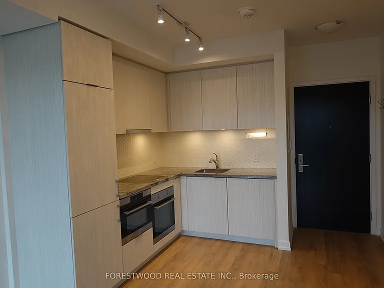 158 Front St E #519 — Photo 4