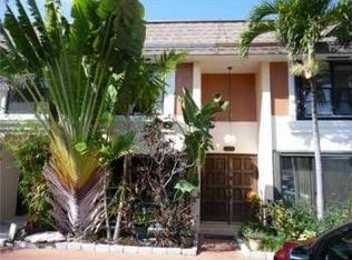 16494 NE 27th Pl, N Miami Beach, FL 33160