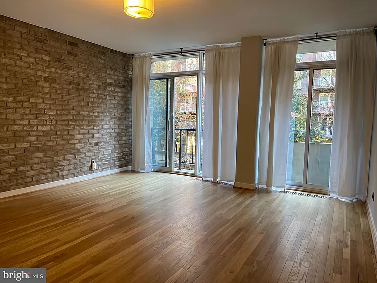 457 N St SW — Photo 24