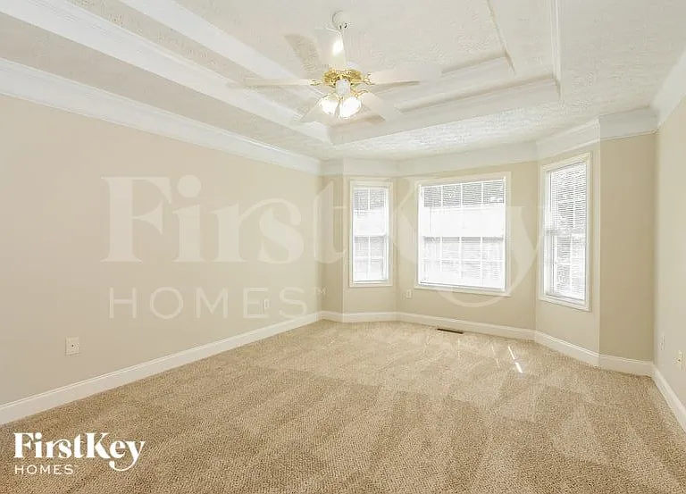 194 Rochester Ct — Photo 9