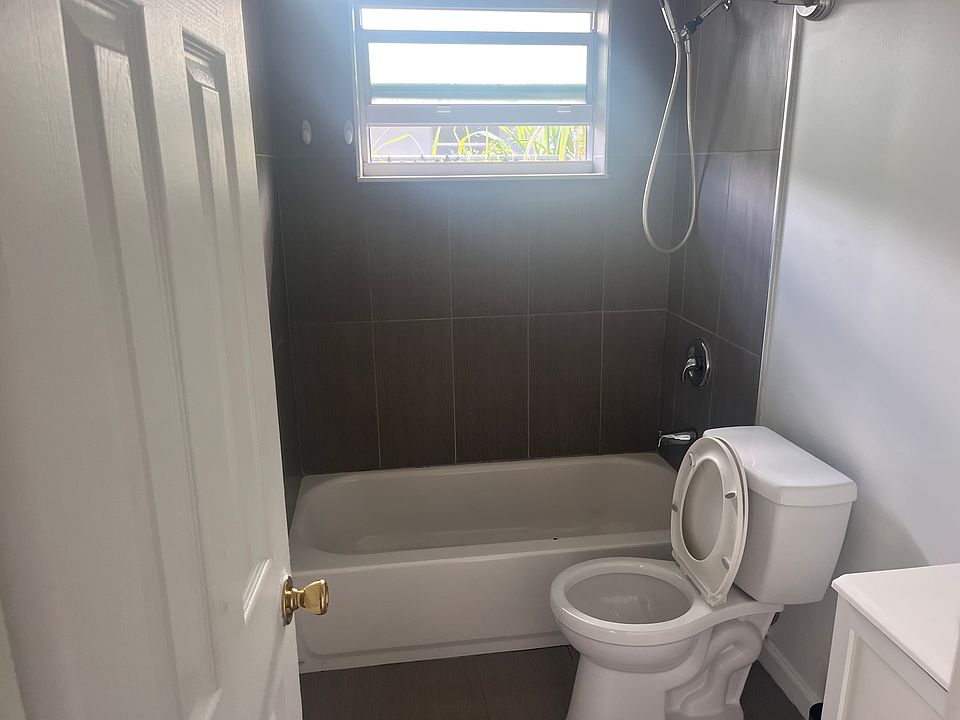 2nd image of 725 NW 4th Ave APT 2