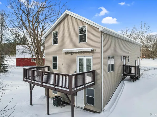 2420 Fisher Rd, Howell, MI 48855