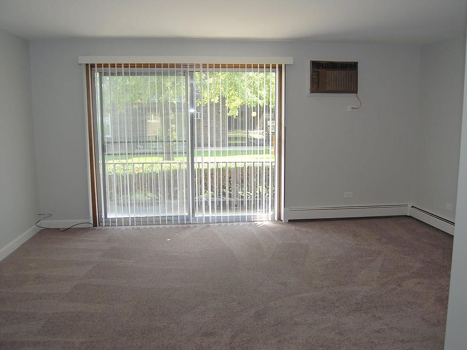 2nd image of 5916 W 87th St #1
