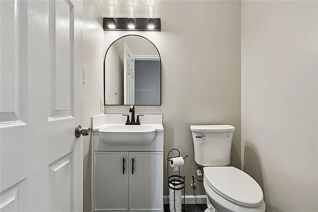 728 Lydia Ct — Photo 14