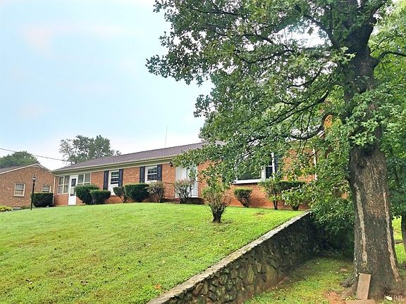 3rd image of 117 Eastlake Dr