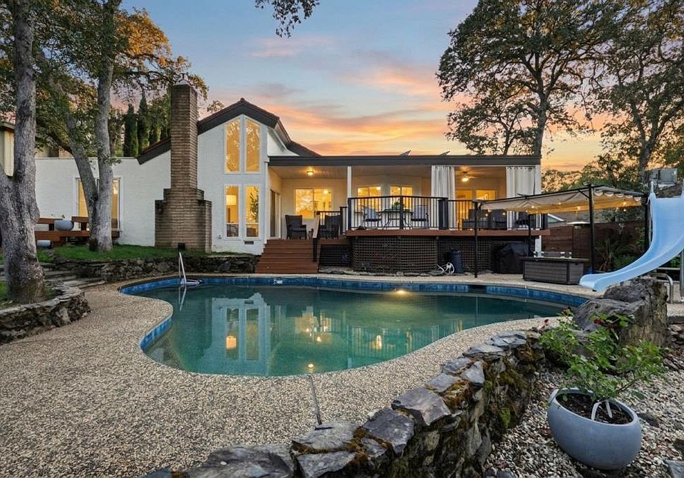 1st image of 2827 Stephens Ln