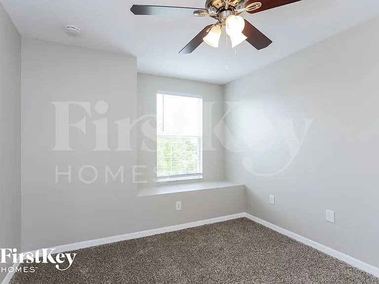 811 15th St NE — Photo 9