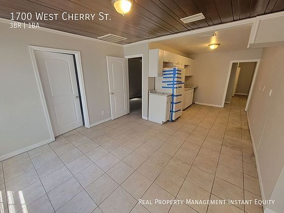 3rd image of 1700 W Cherry St