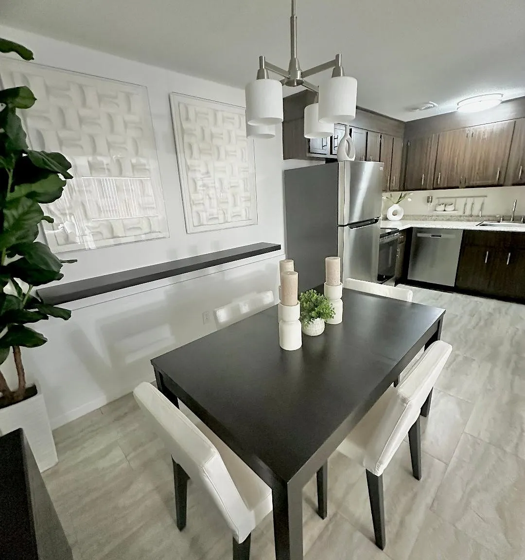 Sutton Apartments — Photo 3