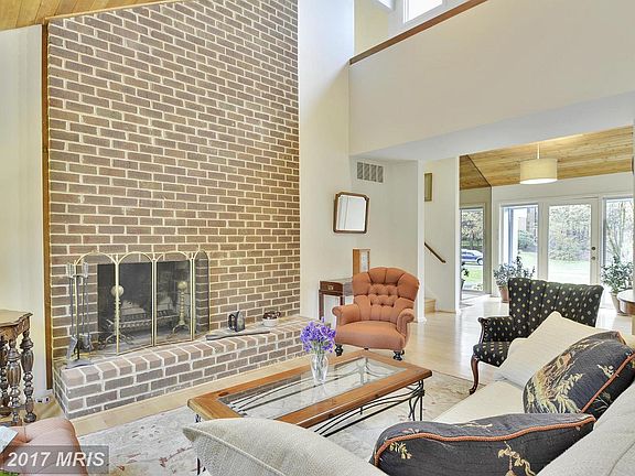 3rd image of 11704 Fox Glen Dr