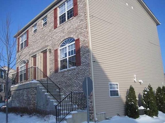 3rd image of 3042 Skylar Ln