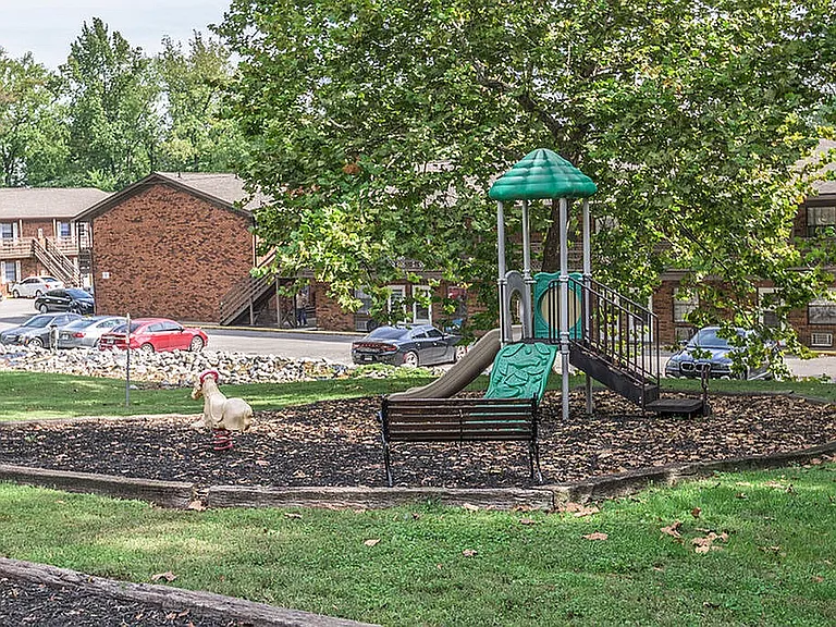 Shady Tree Apartments — Photo 14