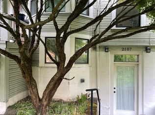 2107 SE Hawthorne Blvd, Portland, OR 97214