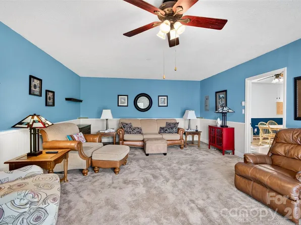 201 Cedarcrest Dr, Mooresville, NC 28115