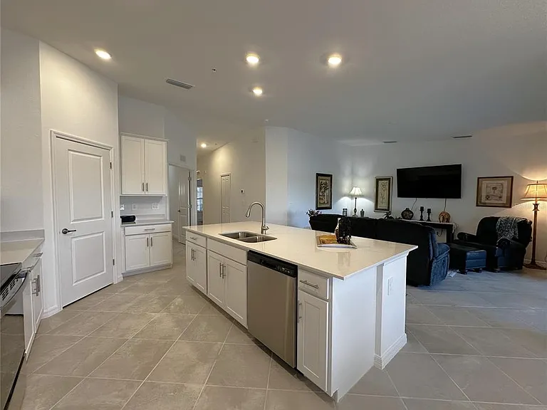 14241 Heritage Landing Blvd #1823 — Photo 6