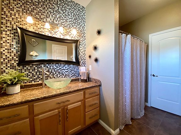 3rd image of 735 Field View Dr