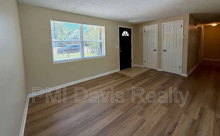 10726 Merida Dr — Photo 3