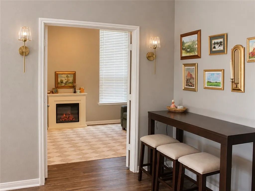 3 bed, 2096 sqft, $2,300 — Photo 3