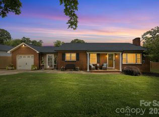 300 Eastwood Dr, Mount Holly, NC 28120