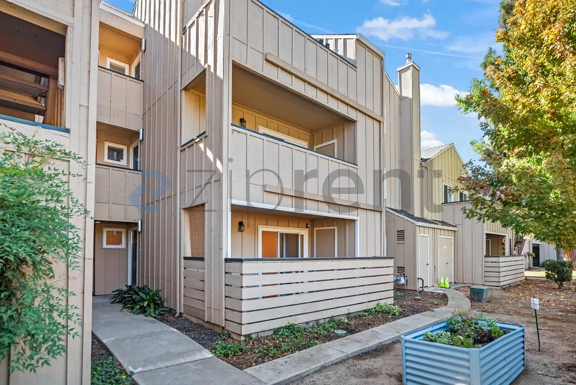 2 bed, 877 sqft, $2,950 — Photo 2