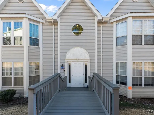 1724 Whispering Creek Dr APT A, Ballwin, MO 63021