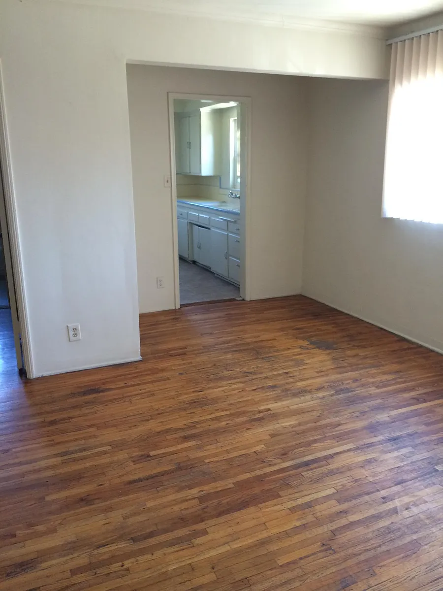 Building Photo - 10967 Roebling Ave #2