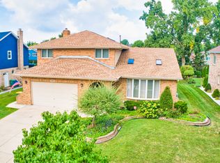 900 Woodcrest Ln, Lemont, IL 60439