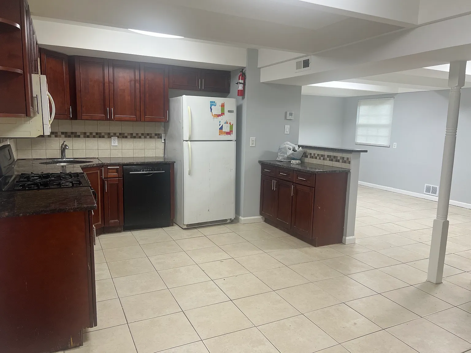 5 bed, 2.5 bath, $4,500 — Photo 3