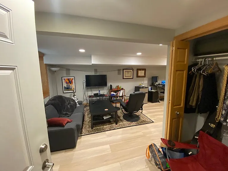 1326 W Barry Ave #G — Photo 4