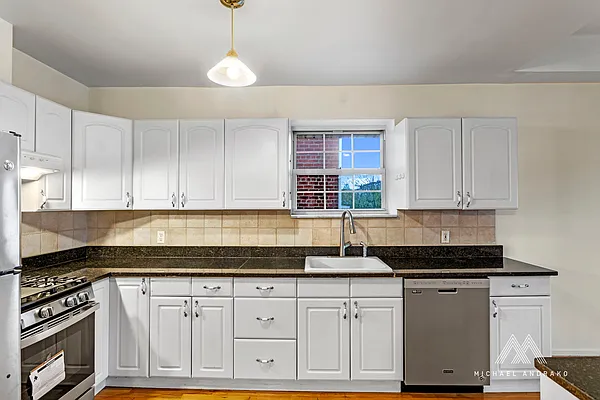 Rented by Cooper & Cooper Real Estate | media 10