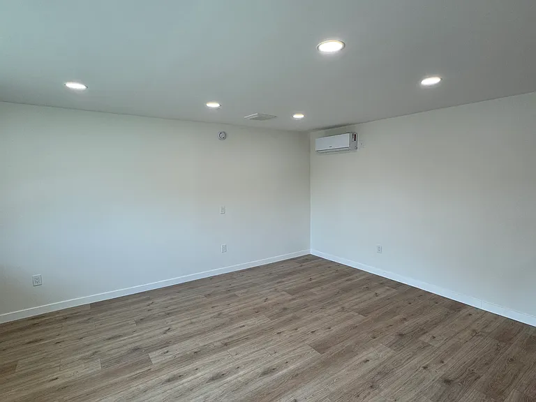 731 N Rose St #B — Photo 6