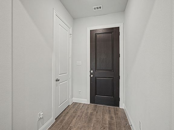 4th image of 537 Hutchinson Ln