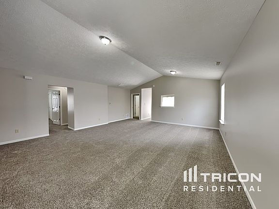 3rd image of 1372 Evergreen Dr