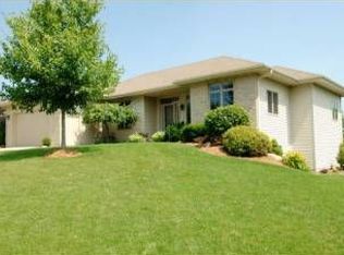 3729 Country Grove Dr, Madison, WI 53719