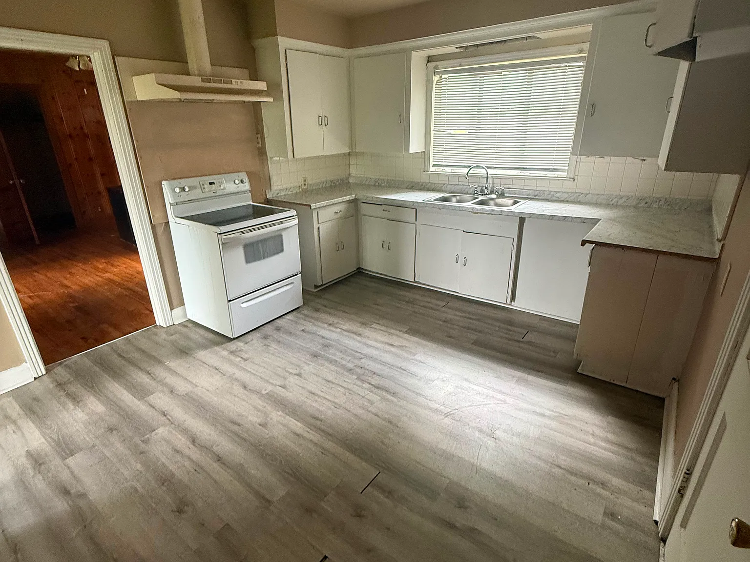 3 bed, 2000 sqft, $1,470 — Photo 2