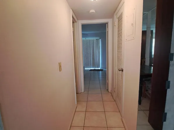 39 Cambridge B, West Palm Beach, FL 33417