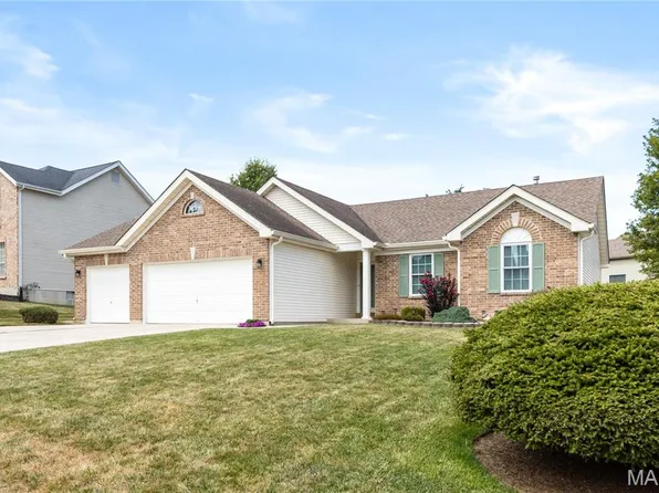 1361 Briar Creek Dr, Saint Charles, MO 63304