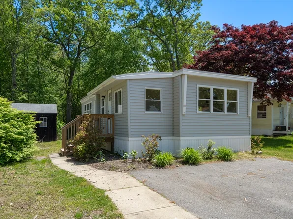 103 Mayflower Ave, Taunton, MA 02780