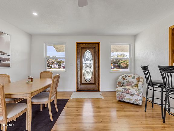 5th image of 2642 Sunset Dr