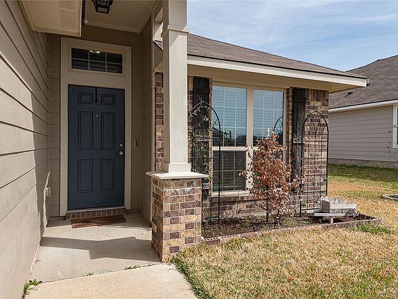 3rd image of 2702 Redcap St