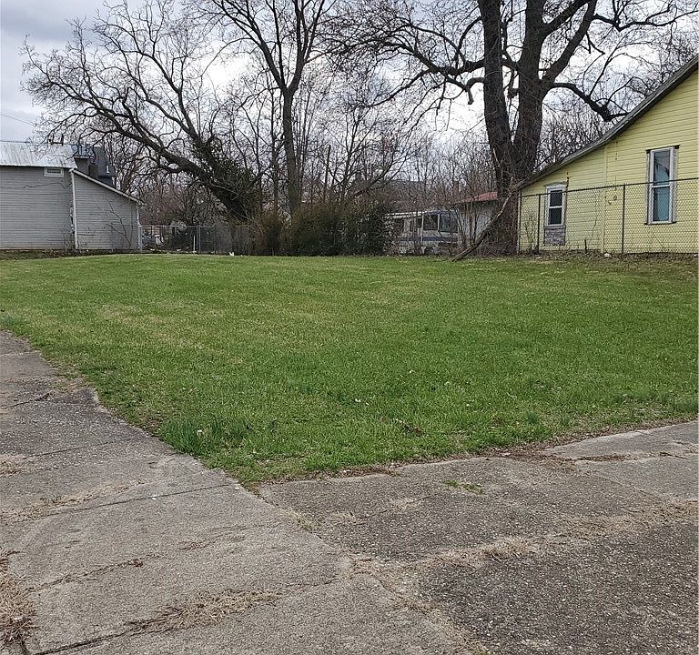 1st image of 453 E Pleasant St