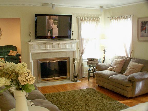 2nd image of 5 Gerard Ave E