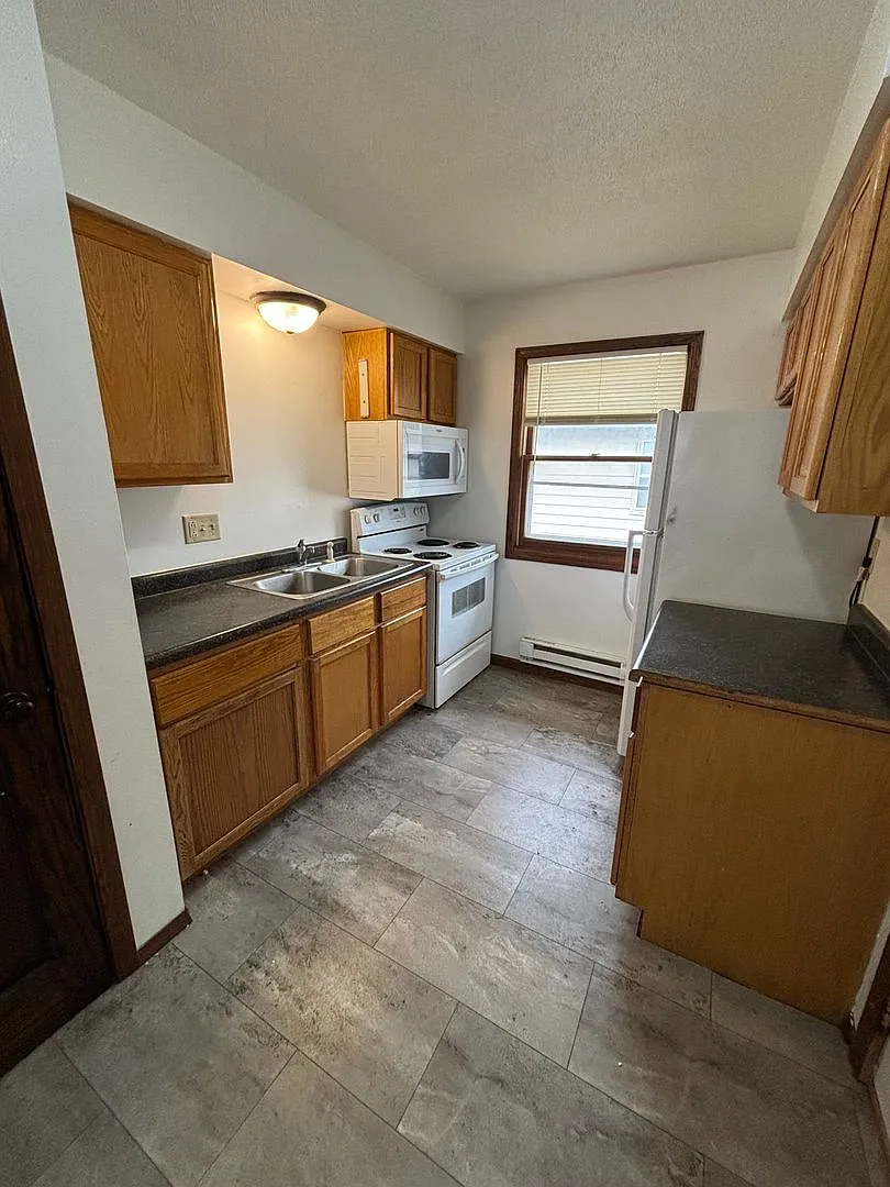 1122 7th St S- 4 Unit — Photo 1