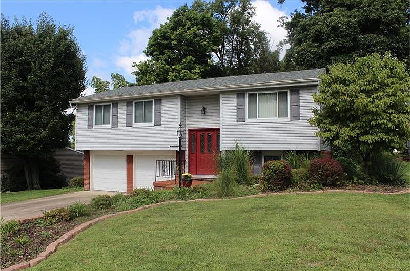 1st image of 220 E White Oak St