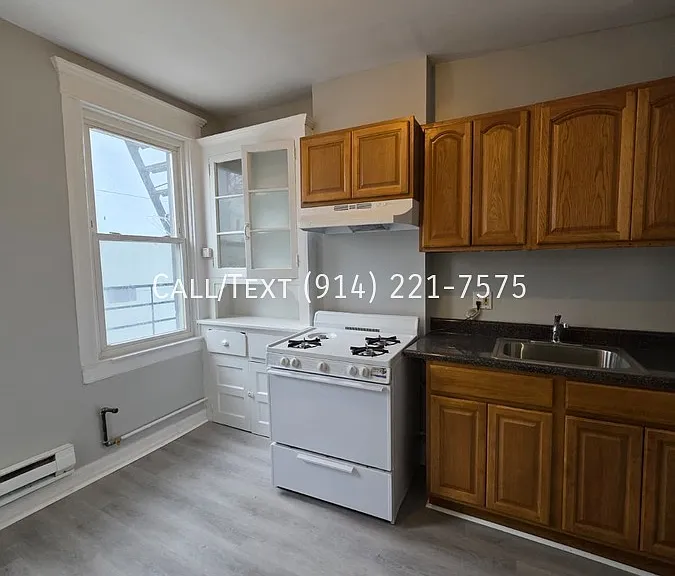 18 Seymour St #2R — Photo 2