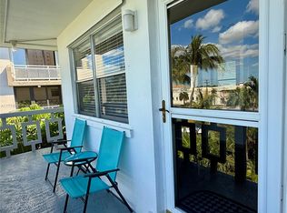 467 Golden Isles Dr APT 310, Hallandale, FL 33009