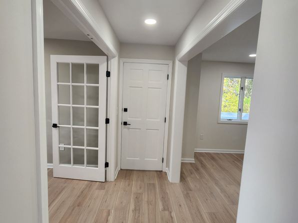 24 Middlefield Ave #2