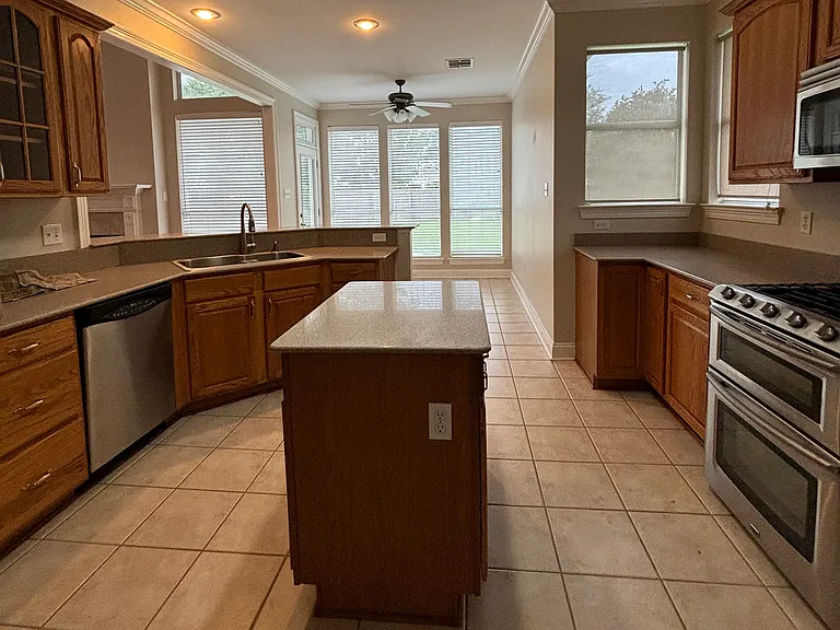 1036 River Ct — Photo 6