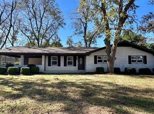 106 Van Deman Dr, Fitzgerald, GA 31750